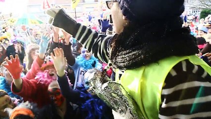 Carnaval 2016 : le jet de harengs de la bande de Bray-Dunes