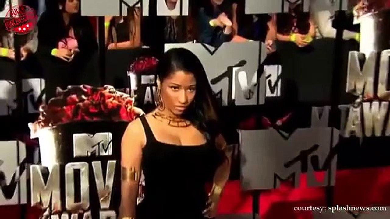 Nicki Minaj Goes BRALESS & Flaunts BOOBS While Debuting The Hills On The SNL With The Weeknd