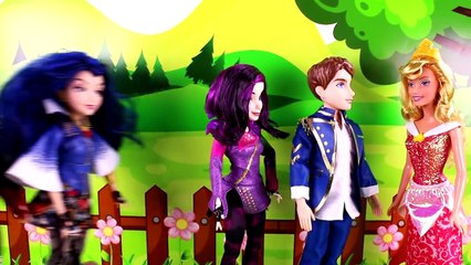 Disney Descendants Spell! with Frozen Elsa Anna Mal Evie Audrey Ben Carlos Maleficent Doll
