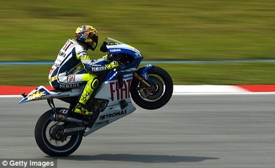 Self-Driven Yamaha Super-Bike Challenges ROSSI!