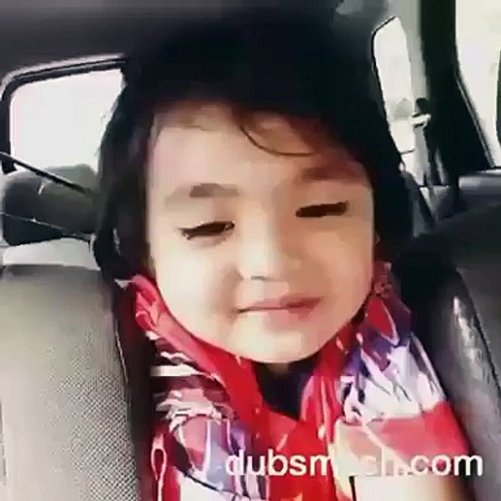 Beautifull little girle singing , so cute