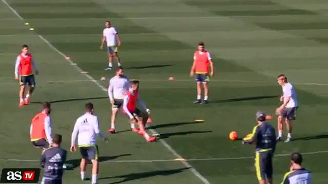 Los enfados de Cristiano durante un ejercicio con balón