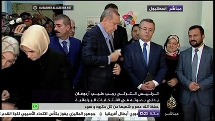 الرئيس التركي رجب طيب أردوغان يدلي بصوته في الانتخابات البرلمانية