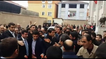 Turquie: le chef du HDP vote pour les élections législatives