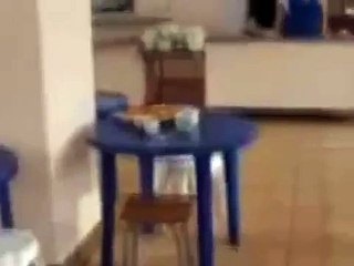 Тётя Люба делится своим пирожком, ПРИКОЛ дня))