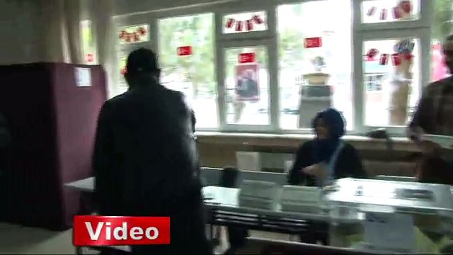 Cem Yılmaz'dan seçim şakası