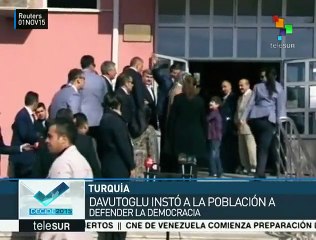 Pide Ahmet Davutoglu a turcos defender su democracia en elección