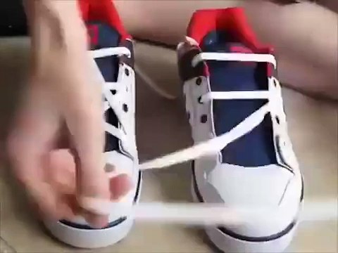 Quelle façon de faire les lacets des ces chaussures !