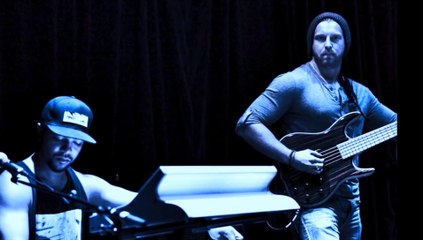 OPEN UP ( Hadrien  FERAUD & Taylor GRAVES )