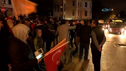 Erdoğan’ın evinin önünde coşku