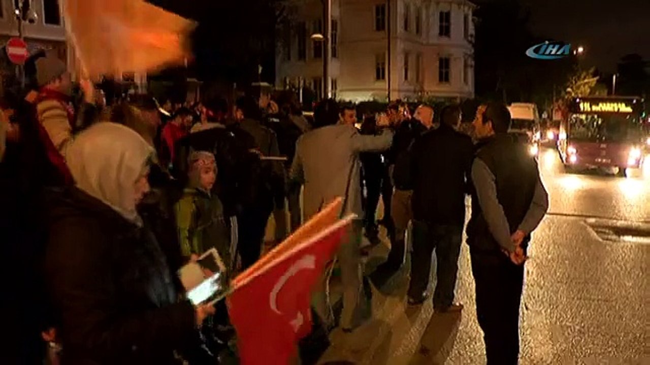 Erdoğan’ın evinin önünde coşku