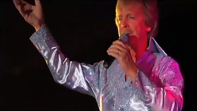 Gene Hodge sings 'Unchained Melody' at Elvis Day (video)