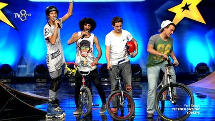 İzmir Velespit 'Akrobasi Gösterisi' - Yetenek Sizsiniz Türkiye 24 Ekim 2015