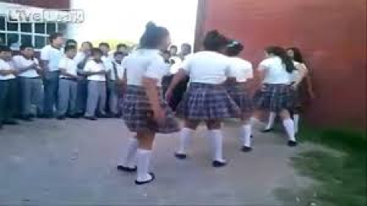 Liseli Kızlar Erkeklerle Uzun Eşek Oynarsa