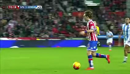 Remate de Halilovic que desvía Kameni y da en el larguero