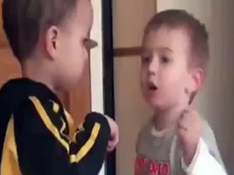 Смешная драка двух малышей, прикол дня))