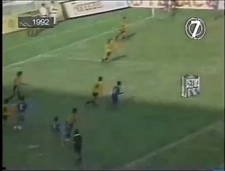 Video herunterladen: Barcelona 0 - Emelec 2 - (Resumen del partido año 1992 Monumental)