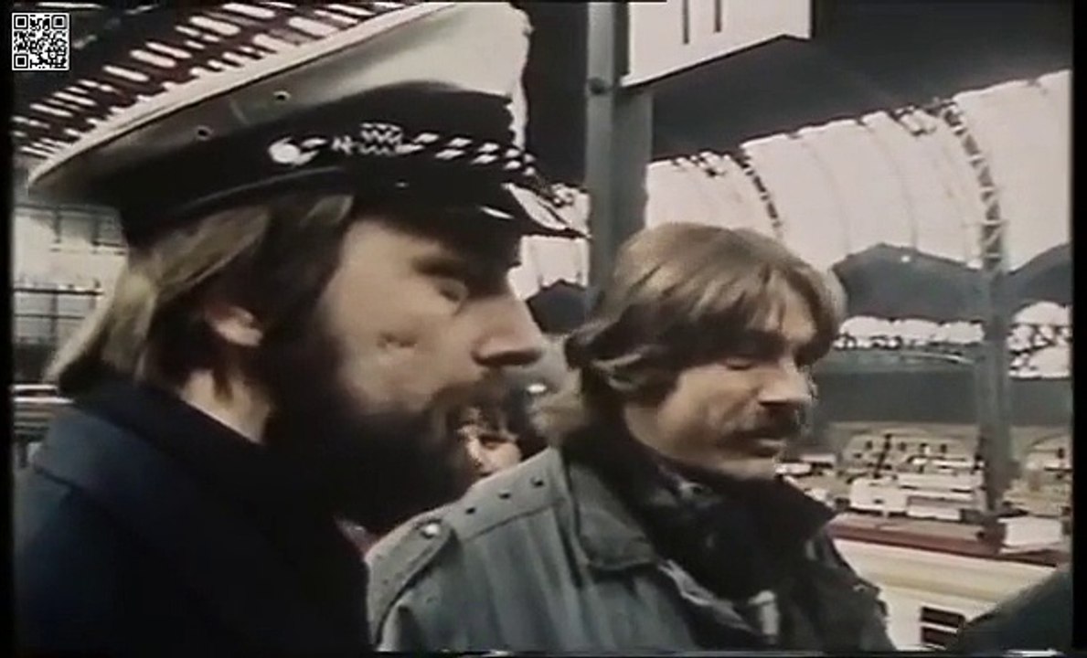 Hamburg Hooligans awaiting Bremen fans at Hamburg central station (1984)