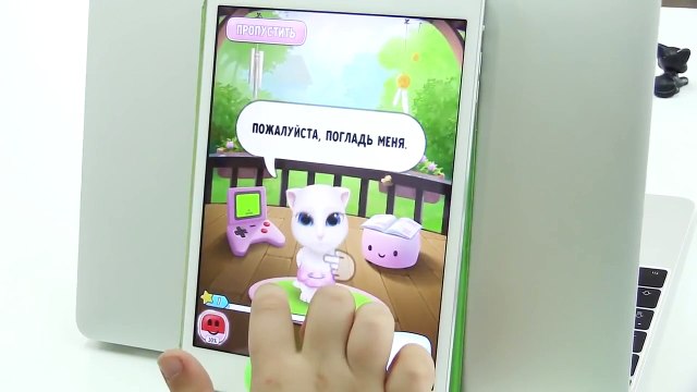 Adrianın oyuncakları Bilgisayar oyunu Kedi Angela (benim konusan Tom oyun gibi)