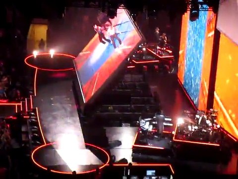 Madison Square Garden Concert 09-16-2015: Madonna - Holiday (Alternate)