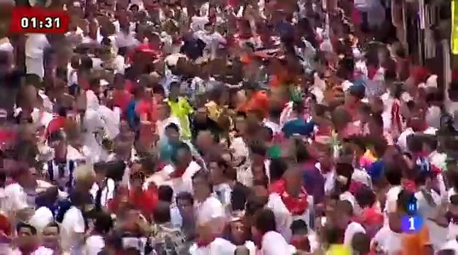 Amazinng Crush in Pamplona Bull Run 2013 - 50 Injured