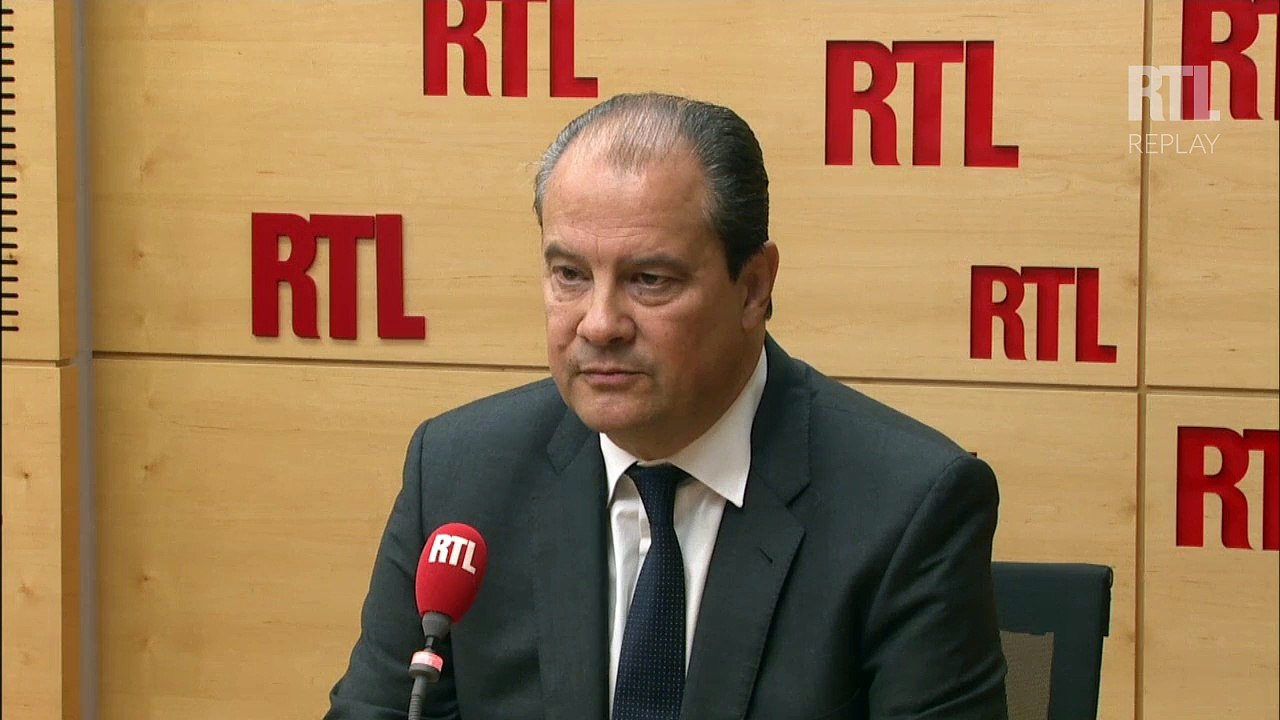 "Le Front National chevauche la peur et la situation suite aux réfugiés", déclare Jean-Christophe Cambadélis, premier secrétaire du Parti socialiste.