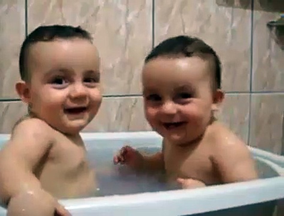 Twins Brothers Enjoying Bath Time - Tow Babies Brothers Video