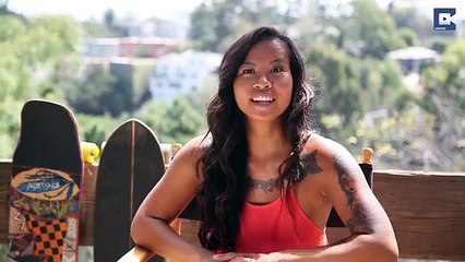 Cette ravissante jeune femme prend un selfie en bikini mais quelle surprise sous le maillot !