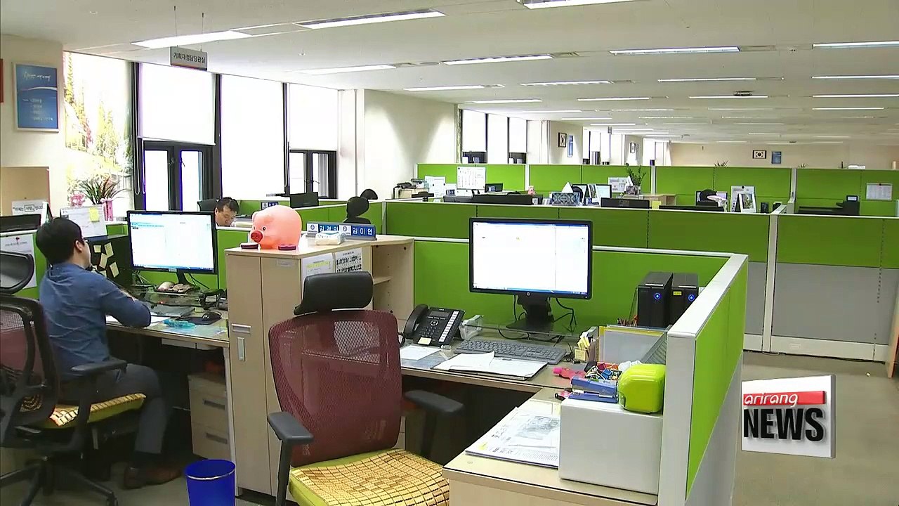 S. Koreans work second-longest hours in OECD