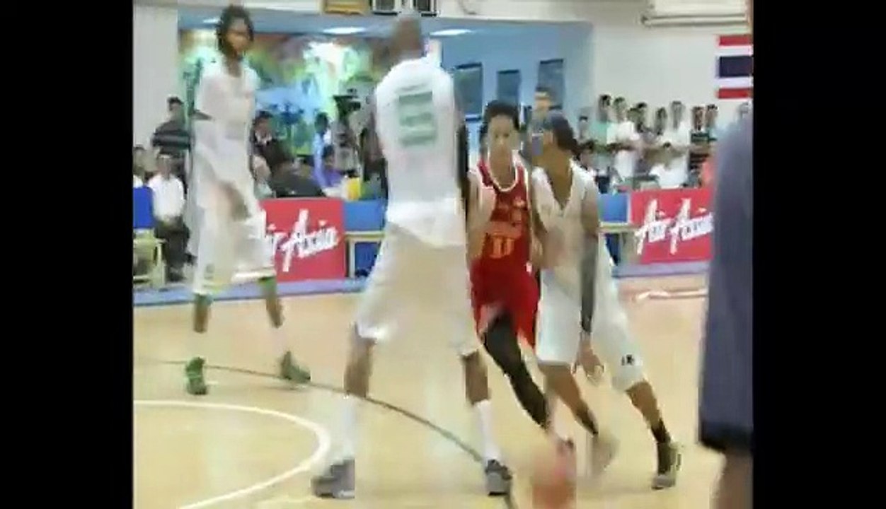 151027 Tyler 3Point Halftime