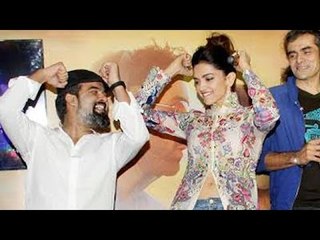 Deepika Padukone Dances With Reporter @ Tamasha Music Launch