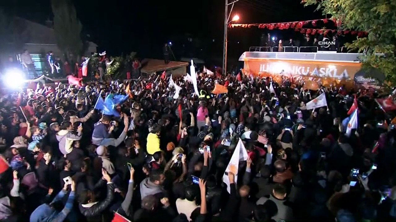 Législatives en Turquie: majorité absolue pour l'AKP d'Erdogan