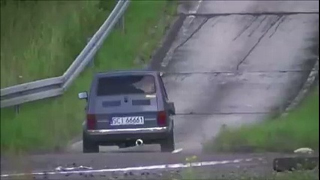 Um pequeno Fiat 126 com motor CBR 900!!!