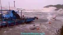 Taiwan fisherman nearly drowns in Typhoon Usagi 2-37 mark - YouTube