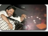 Shahrukh Khan's Waves To FANS Outside Mannat | 50th Birthday Celebration