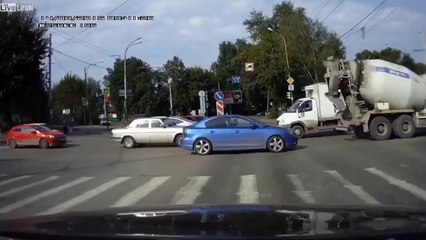 LiveLeak - Middle Finger Karma