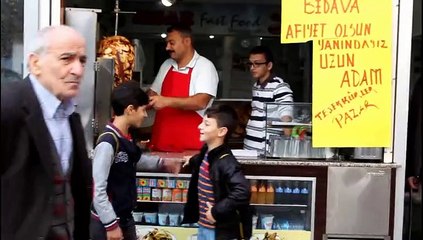 AK Parti’nin seçim zaferini bedava yemek dağıtarak kutladılar