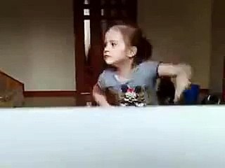 Вот такую дочьку себе хочу класс))