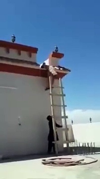 Funny videos: Stupid people doing stupid things #4