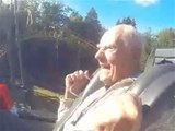 Jan, 90 ans, testeur de montagnes russes professionnel