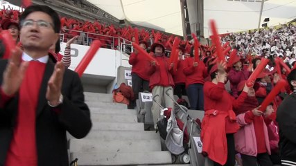 Поклонение на стадионе в Сеуле.