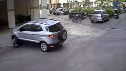 Un petit garçon survit au poids d'un 4x4