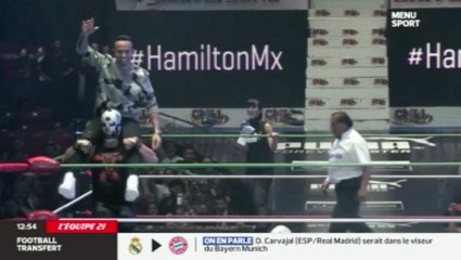 Une démonstration de lutte mexicaine par Lewis Hamilton - ZAPPING AUTO DU 02/11/2015