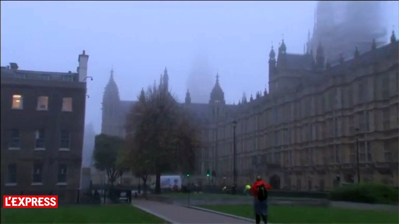 Un brouillard impressionnant paralyse le Royaume-Uni
