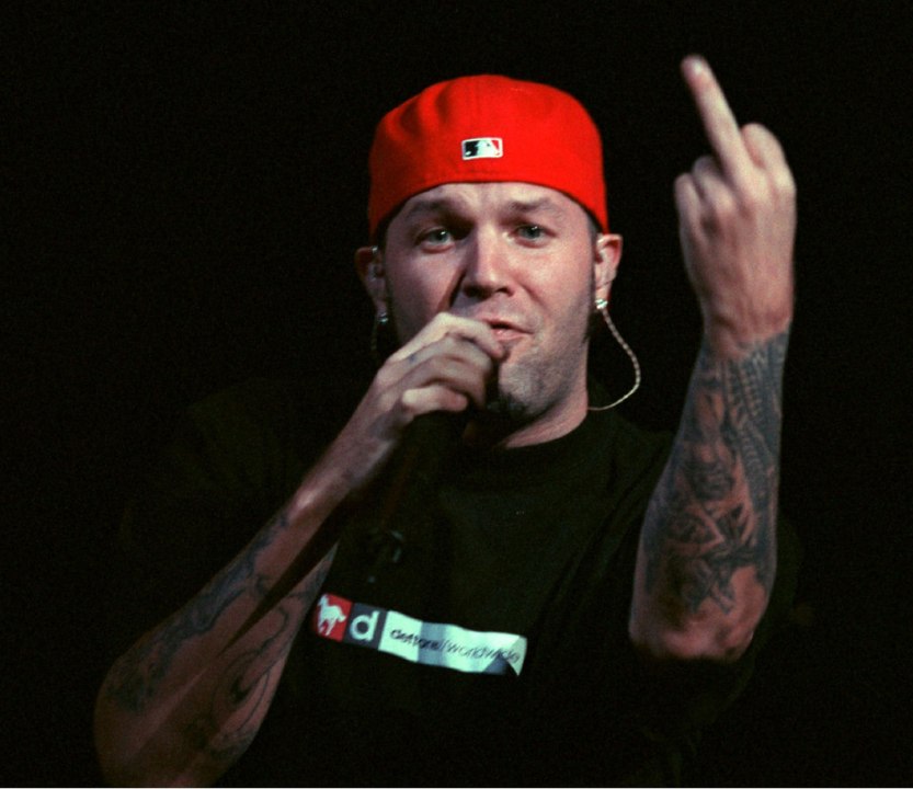 Limp Bizkit - Fred Durst péte les plombs sur scène !