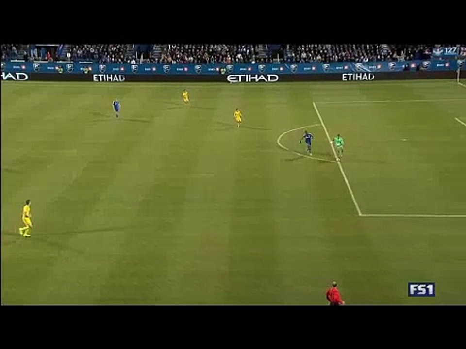 Didier Drogba Funny Yellow Card (دروجبا يرتكب فاول كوميدي)