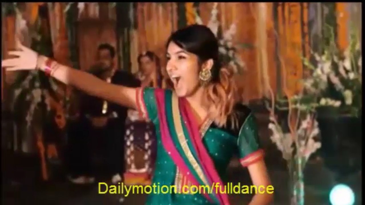 Group Dance on Mehndi Best Performance