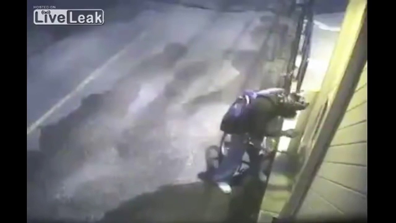 LiveLeak - Arsonist Night Deposit Backfires