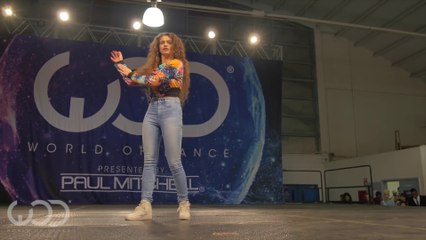 То, что она вытворяет, просто фантастика!