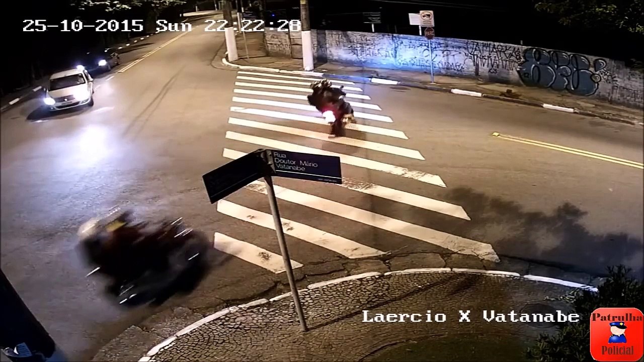 Des motards armés braquent des automobilistes